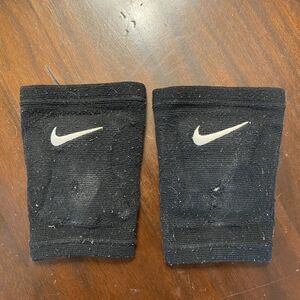 Nike/ Vapor Volleyball Pads/ Black/ Pull On/ Adult XS-Small